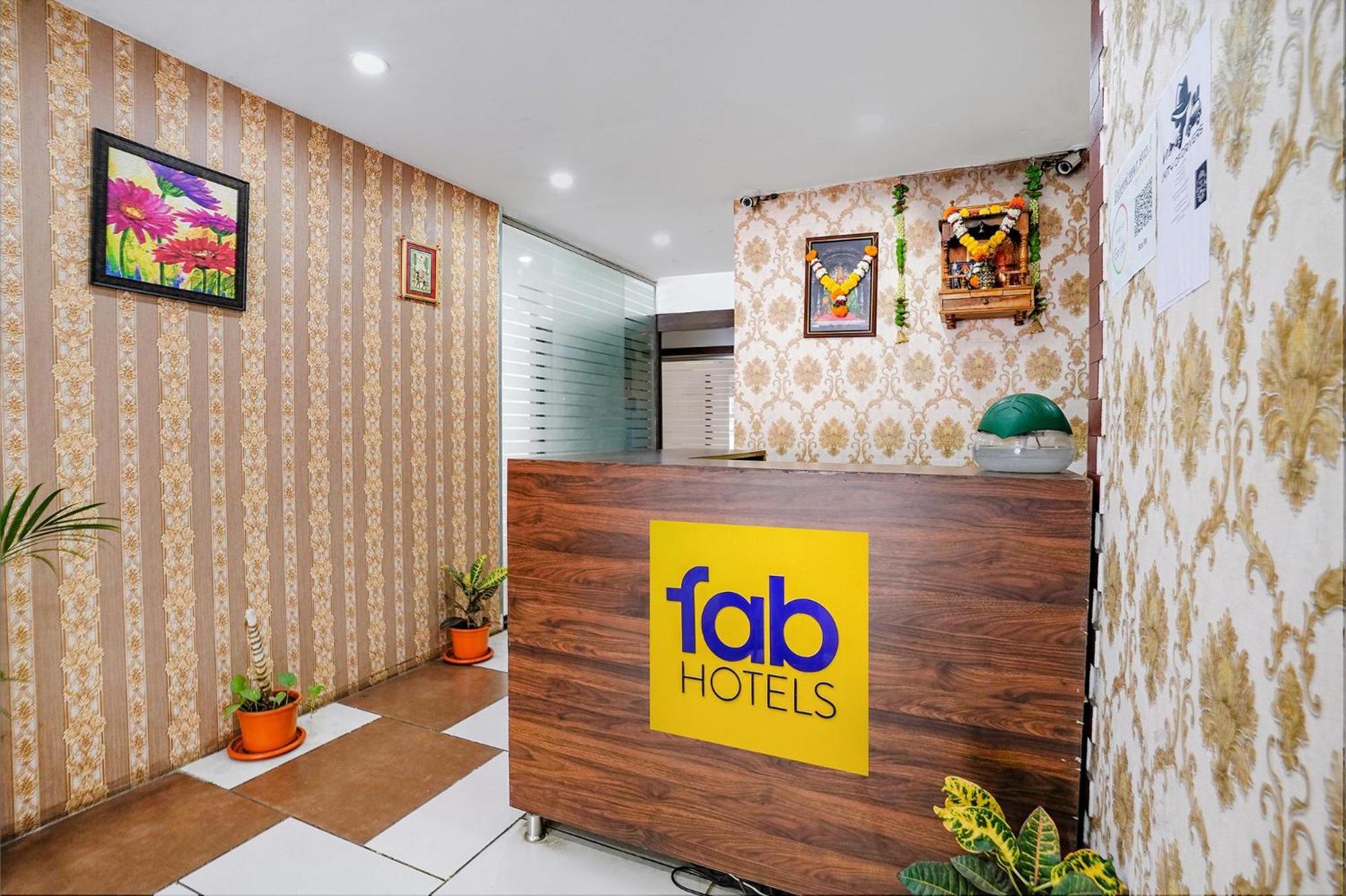 Hotel Gargi Deluxe Pune Ngoại thất bức ảnh