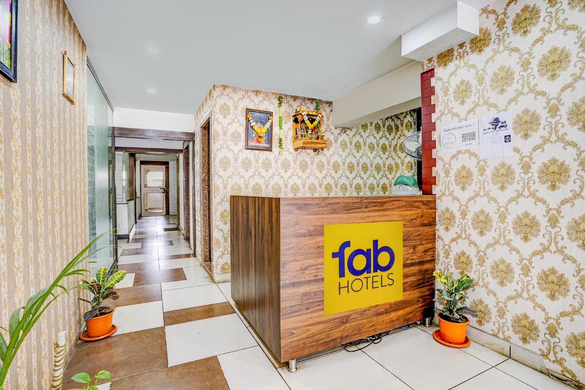 Hotel Gargi Deluxe Pune Ngoại thất bức ảnh
