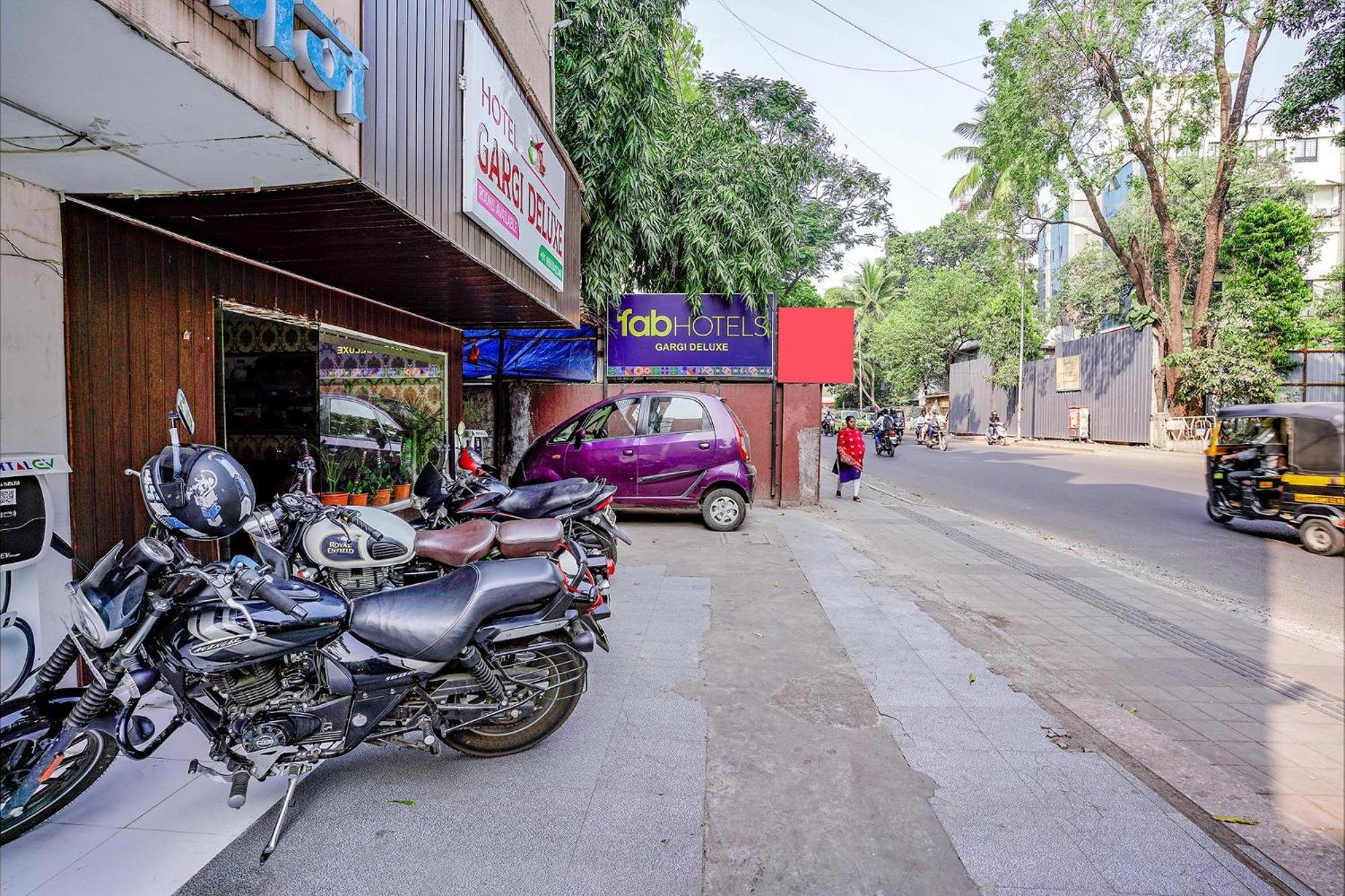 Hotel Gargi Deluxe Pune Ngoại thất bức ảnh
