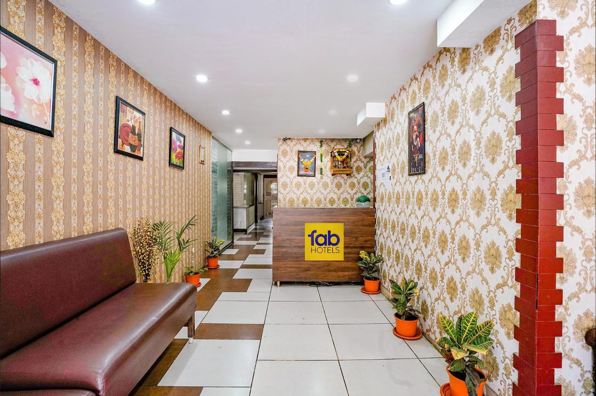 Hotel Gargi Deluxe Pune Ngoại thất bức ảnh