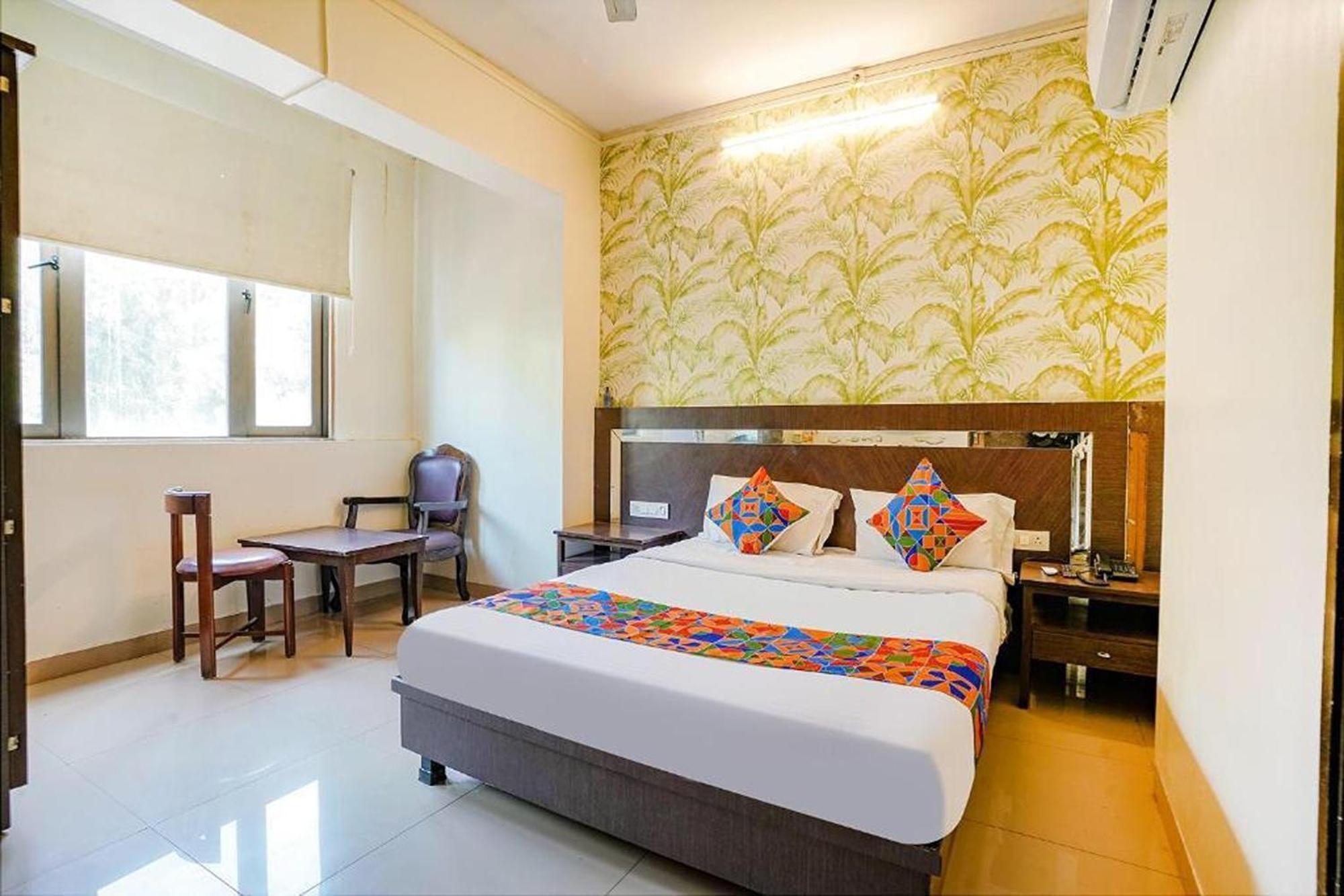 Hotel Gargi Deluxe Pune Ngoại thất bức ảnh