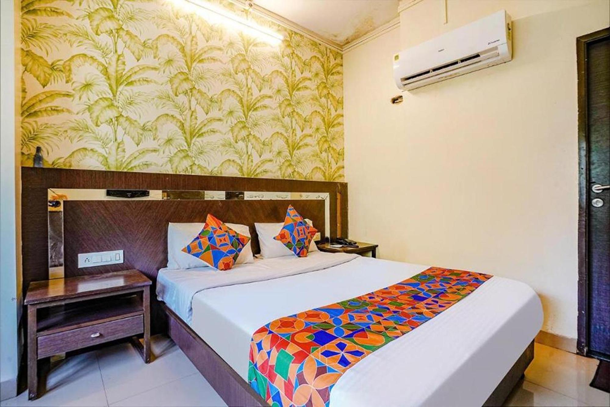 Hotel Gargi Deluxe Pune Ngoại thất bức ảnh