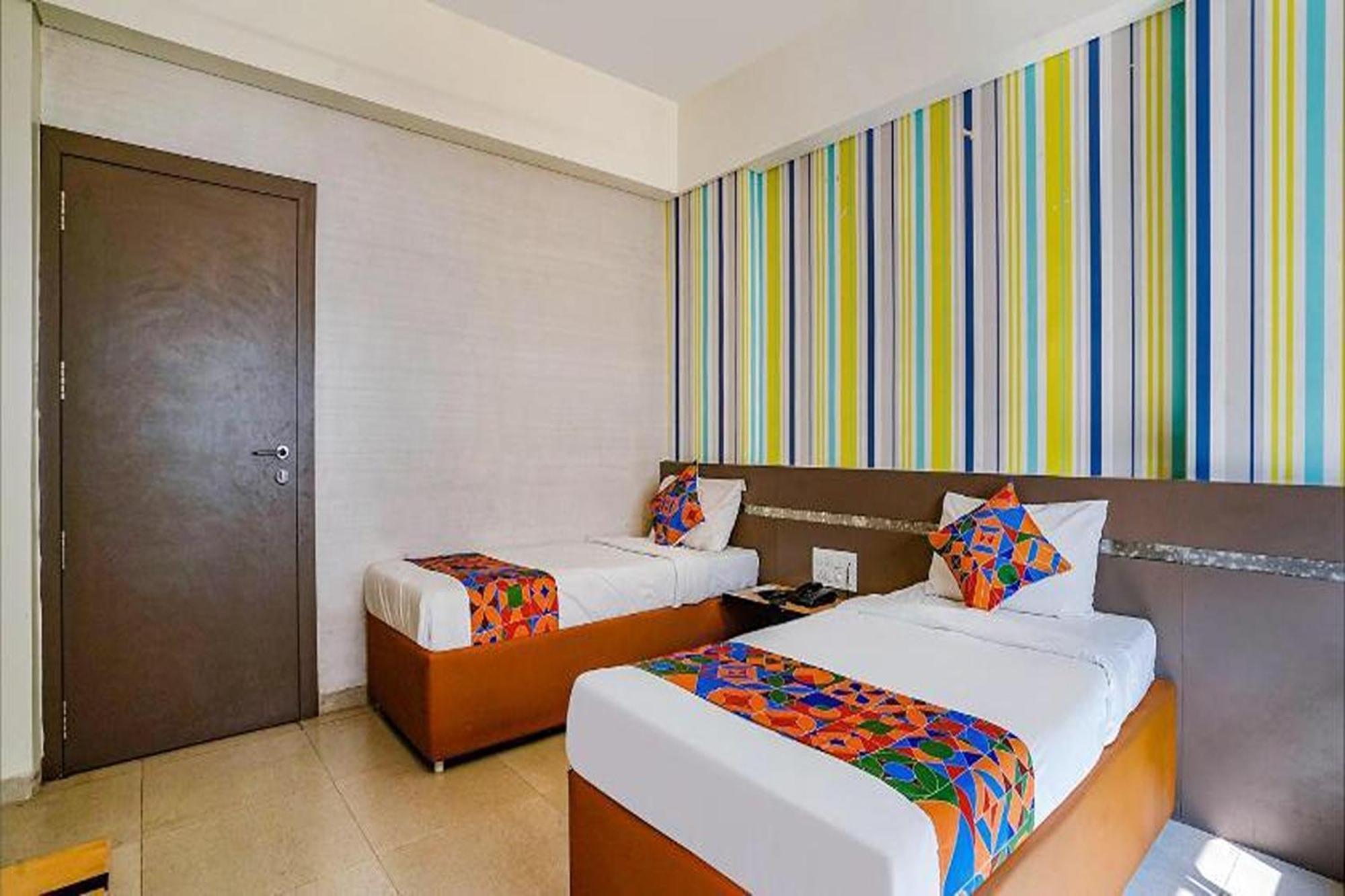Hotel Gargi Deluxe Pune Ngoại thất bức ảnh